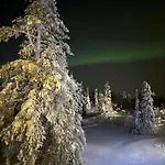 Auroralevi Utsuvaara Northern Lights Retreat, Ski-in-out, 2 Pass Included To Price アパート